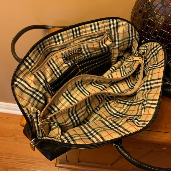 THREE PIECE BLACK GENUINE QUALITY ITALIAN LEATHER FIORI PURSES - Picture 3 of 4